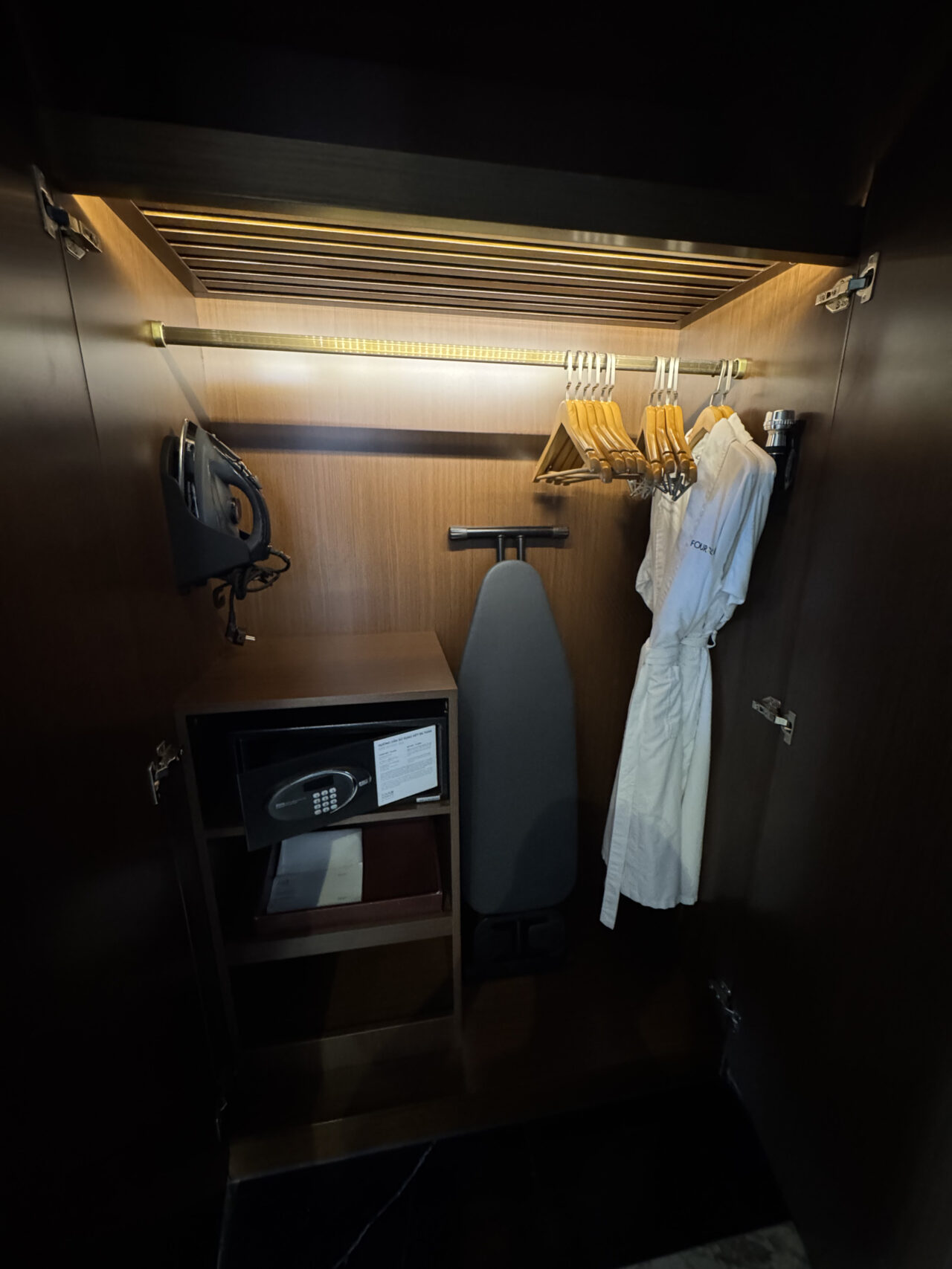 《宿泊記：フォーポイントバイシェラトン・ダナン》セレクトブランドで叶う上質な滞在｜魅力や概要、接客対応、客室