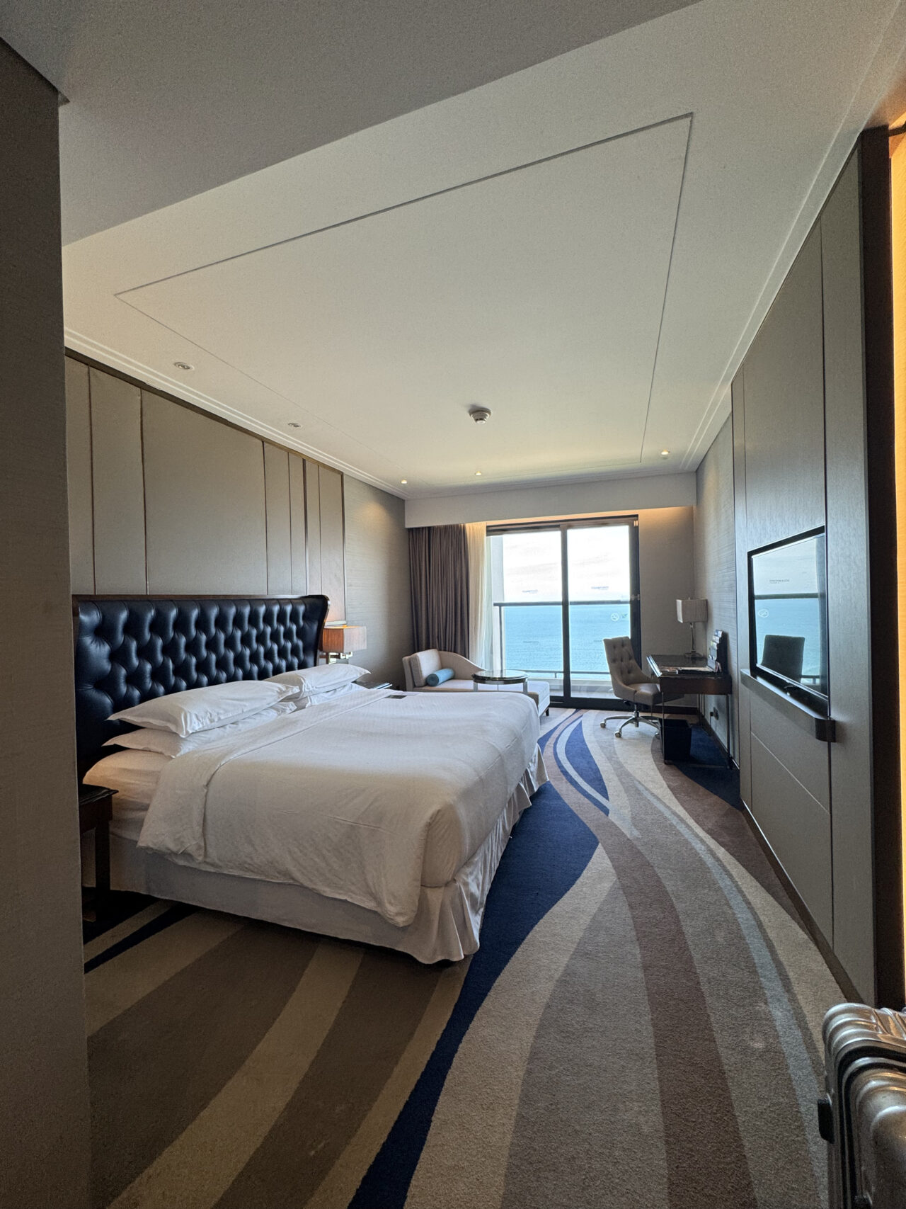 《宿泊記：フォーポイントバイシェラトン・ダナン》セレクトブランドで叶う上質な滞在｜魅力や概要、接客対応、客室