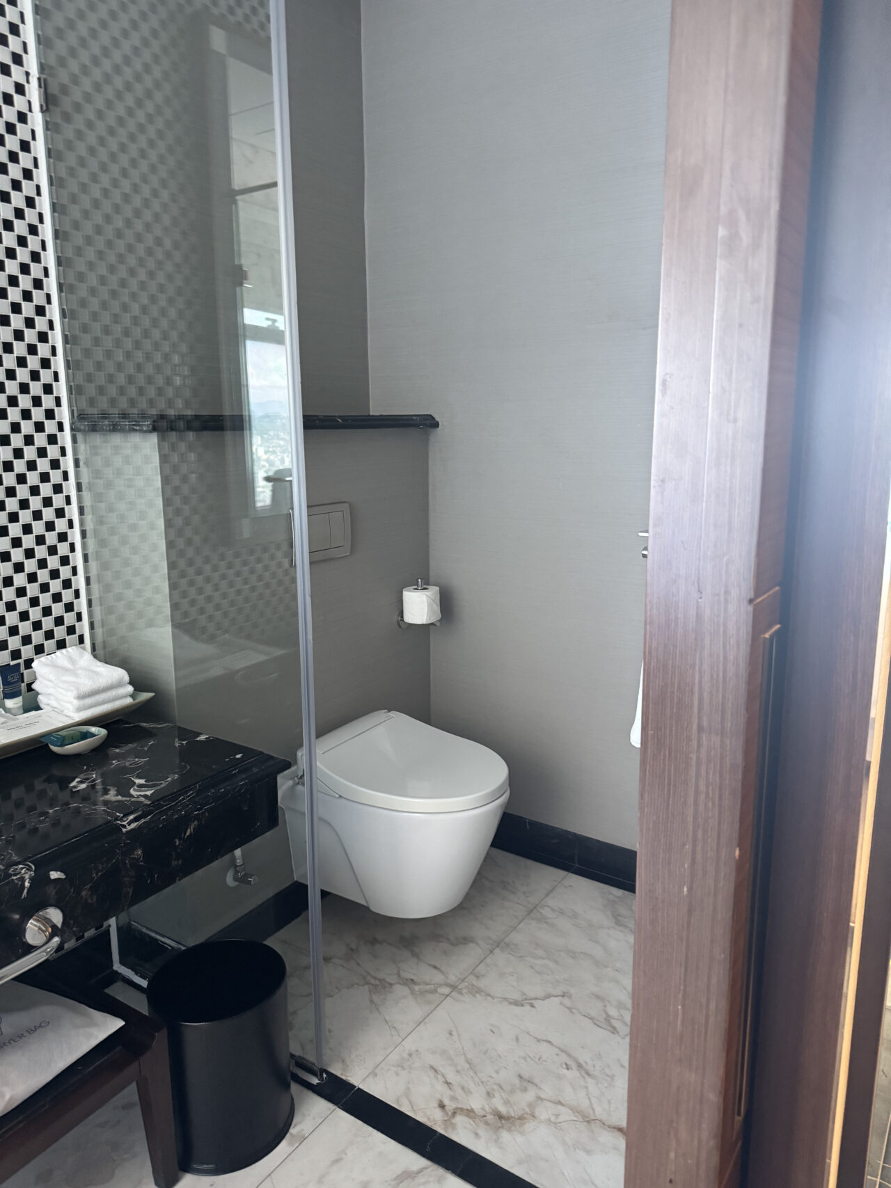 《宿泊記：フォーポイントバイシェラトン・ダナン》セレクトブランドで叶う上質な滞在｜魅力や概要、接客対応、客室