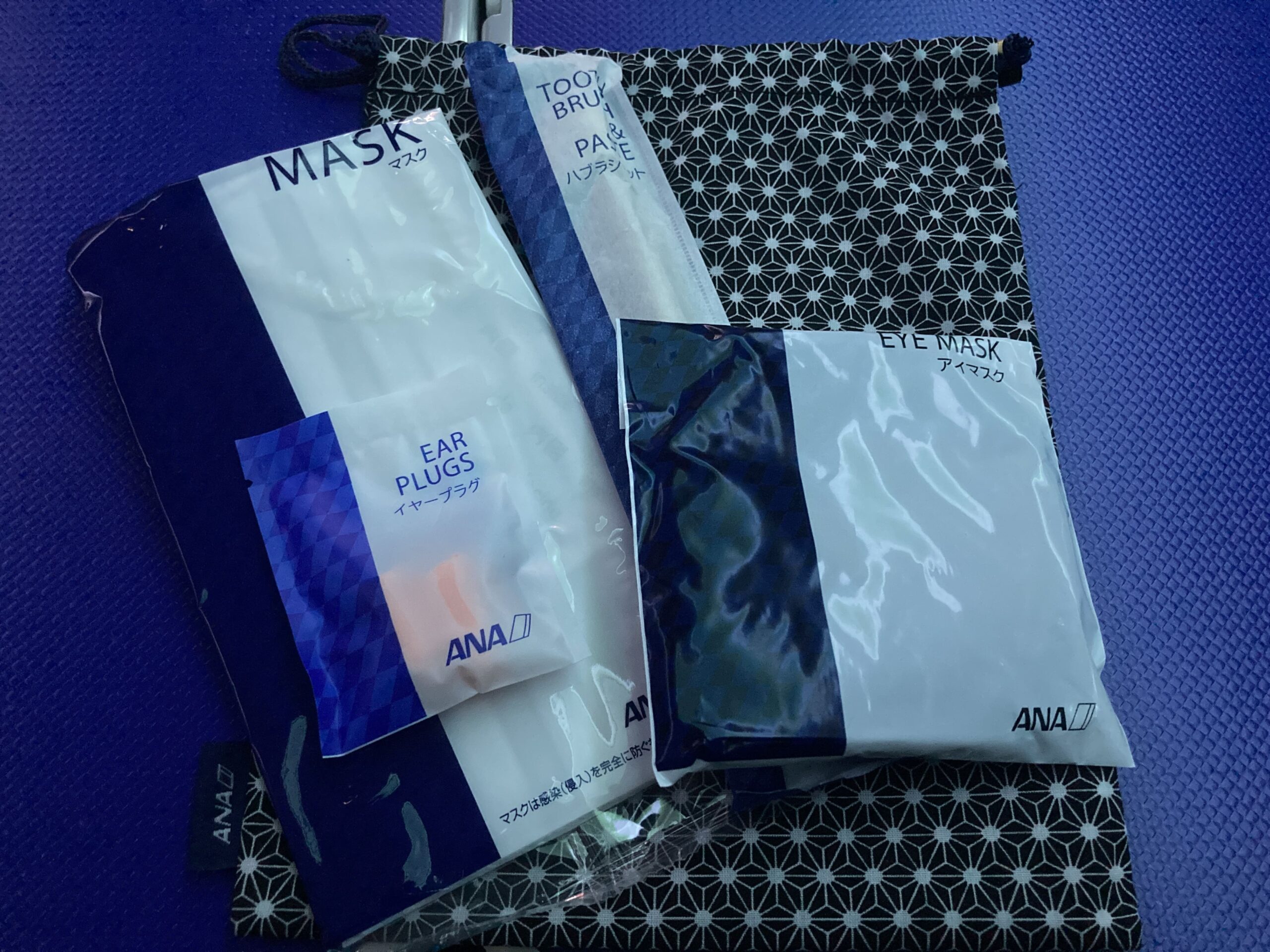 《搭乗記:ANA NH871(羽田→ジャカルタ)》初ビジネスクラス体験|フルフラットの感動と和朝食・アメニティ・Wi-Fiを徹底レポート!