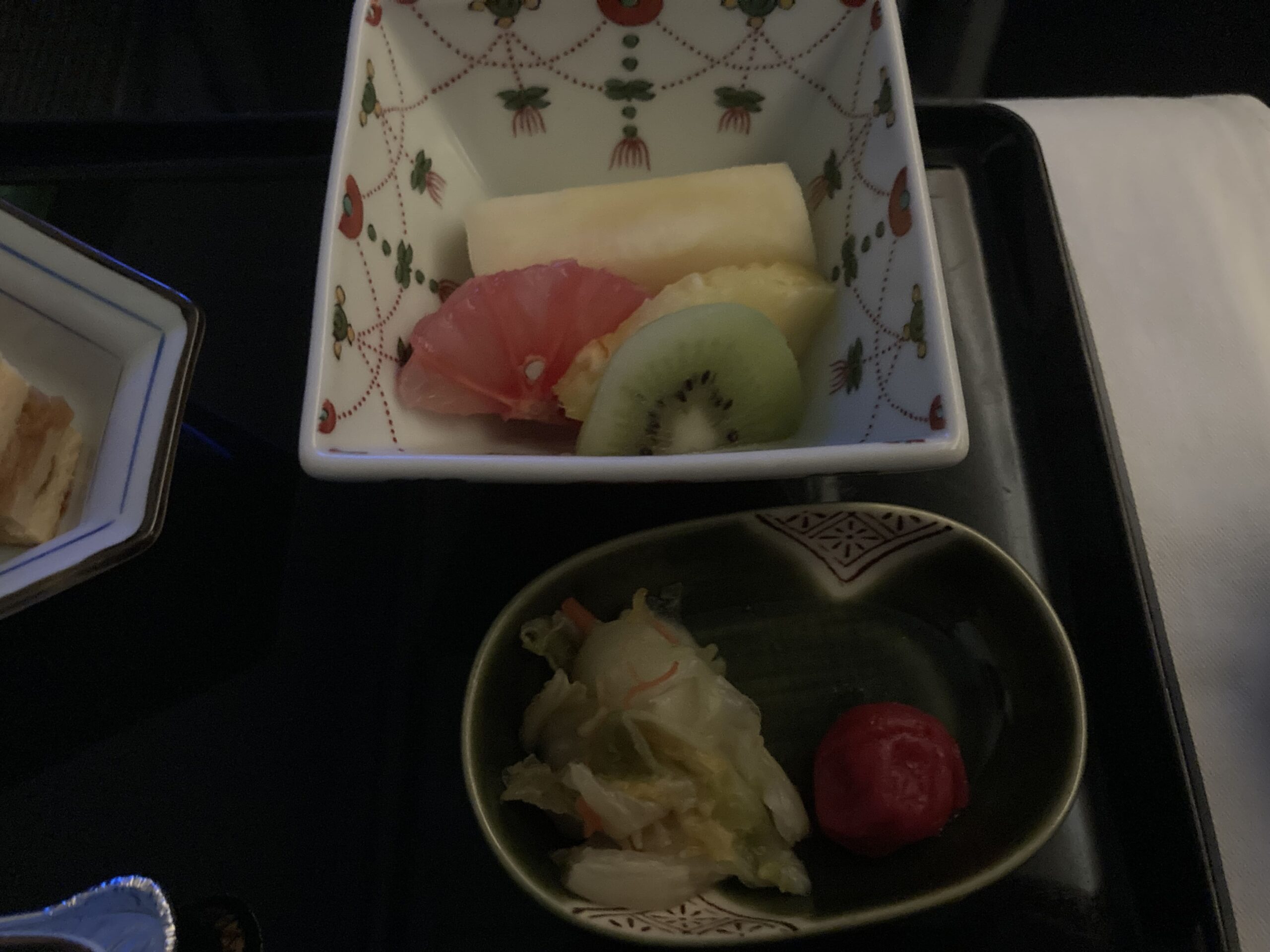 《搭乗記:ANA NH871(羽田→ジャカルタ)》初ビジネスクラス体験|フルフラットの感動と和朝食・アメニティ・Wi-Fiを徹底レポート!