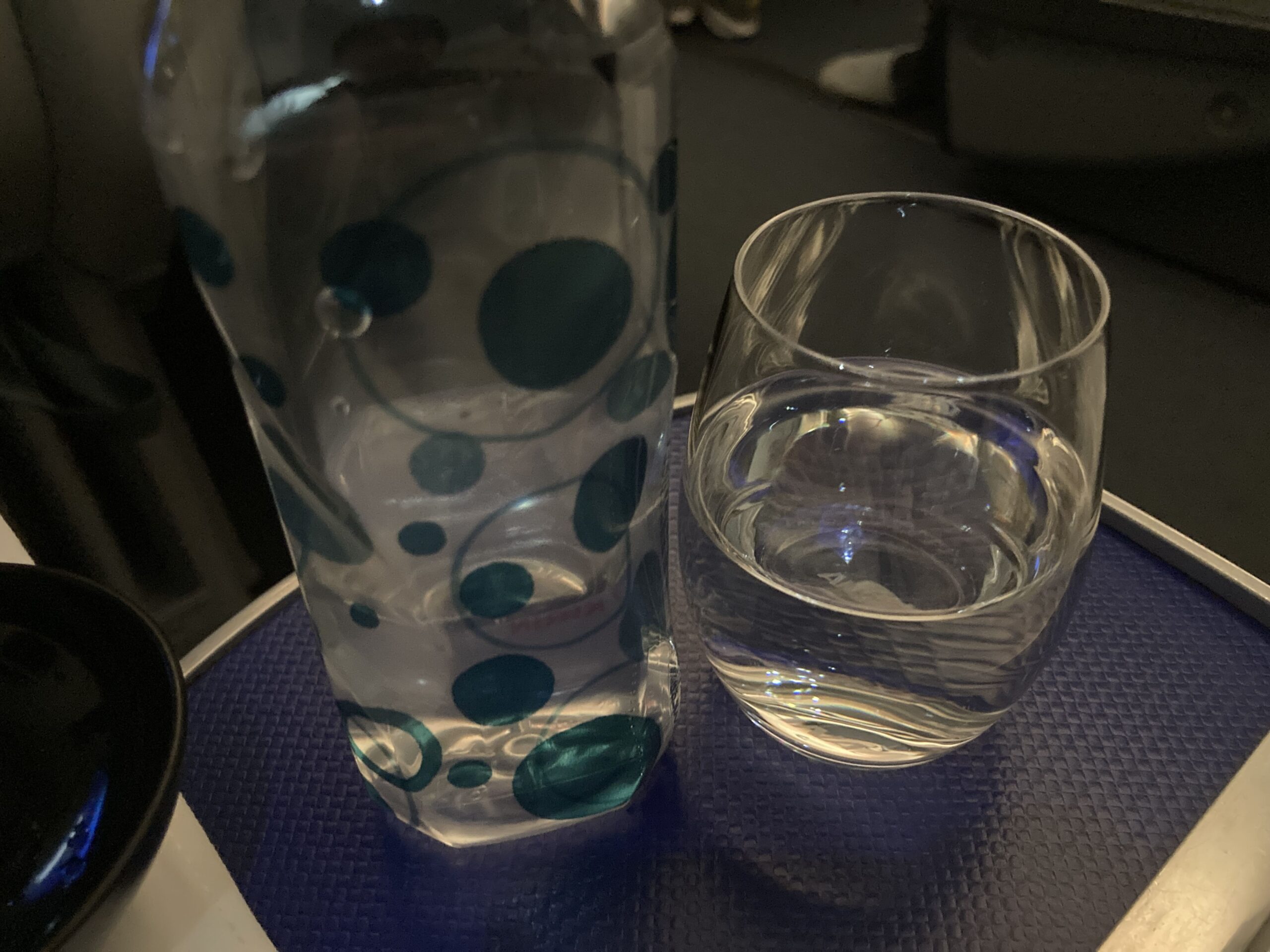 《搭乗記:ANA NH871(羽田→ジャカルタ)》初ビジネスクラス体験|フルフラットの感動と和朝食・アメニティ・Wi-Fiを徹底レポート!