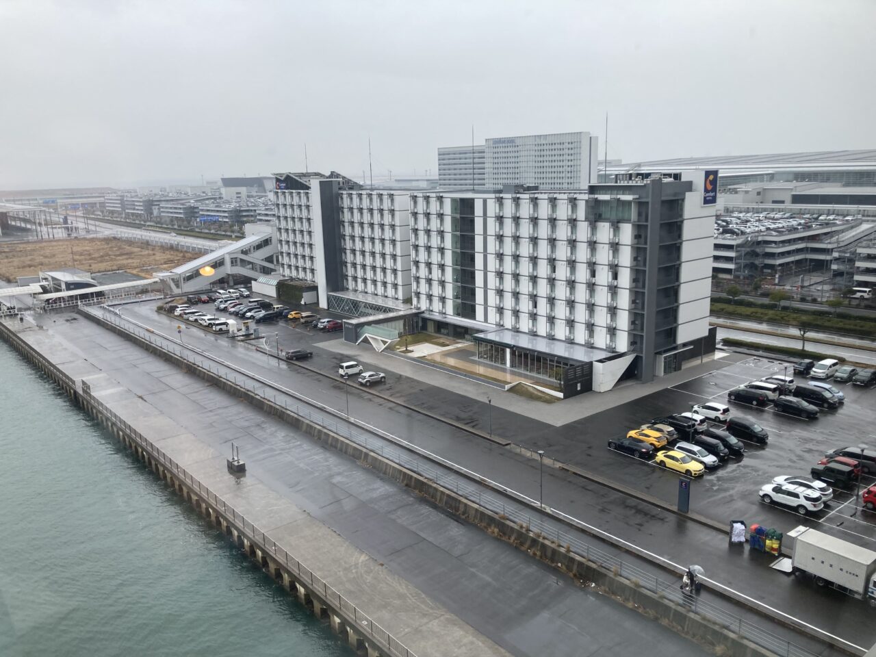 《宿泊記：フォーポイント・バイ・シェラトン名古屋 中部国際空港》広々とした空間と上質な滞在｜客室概要、ジュニアスイート